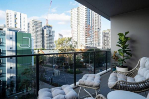 Brand-new central apartment w pool, gym and more
